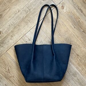 Portland Leather Goods Large Devan Bucket Tote - Classic Everyday Shoulder Bag